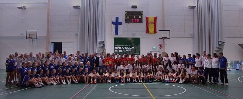 ryhmakuva 1030x420 1