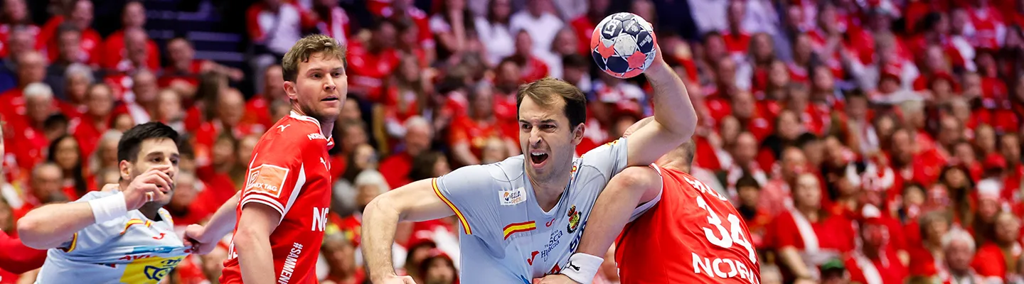 Euro26 Spain vs Denmark ER10045 JE.JPG